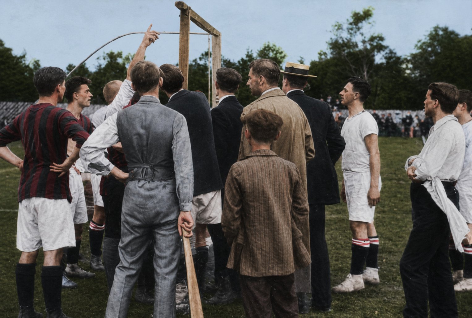Gebrochene Torstange – Szene von einem Meisterschaftsspiel